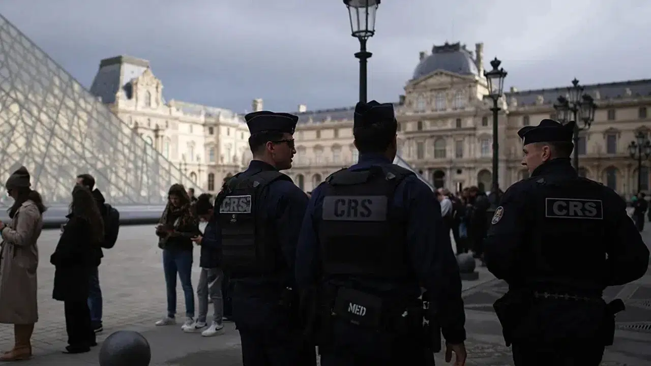 Louvre Müzesi’ndeki Soygunun Şüphelileri DNA Eşleşmesi ile Yakalandı