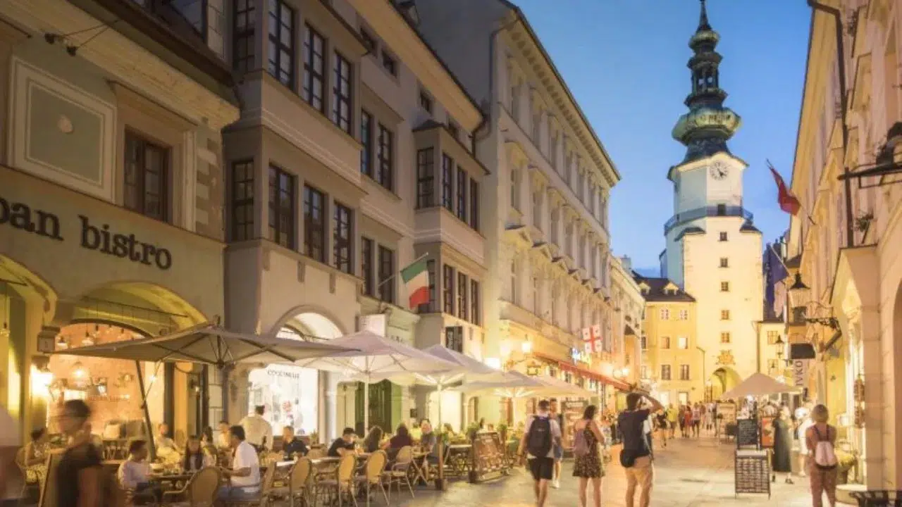 Slovakya'da Kaldırımlarda Hız Sınırı Uygulaması Başlatılıyor