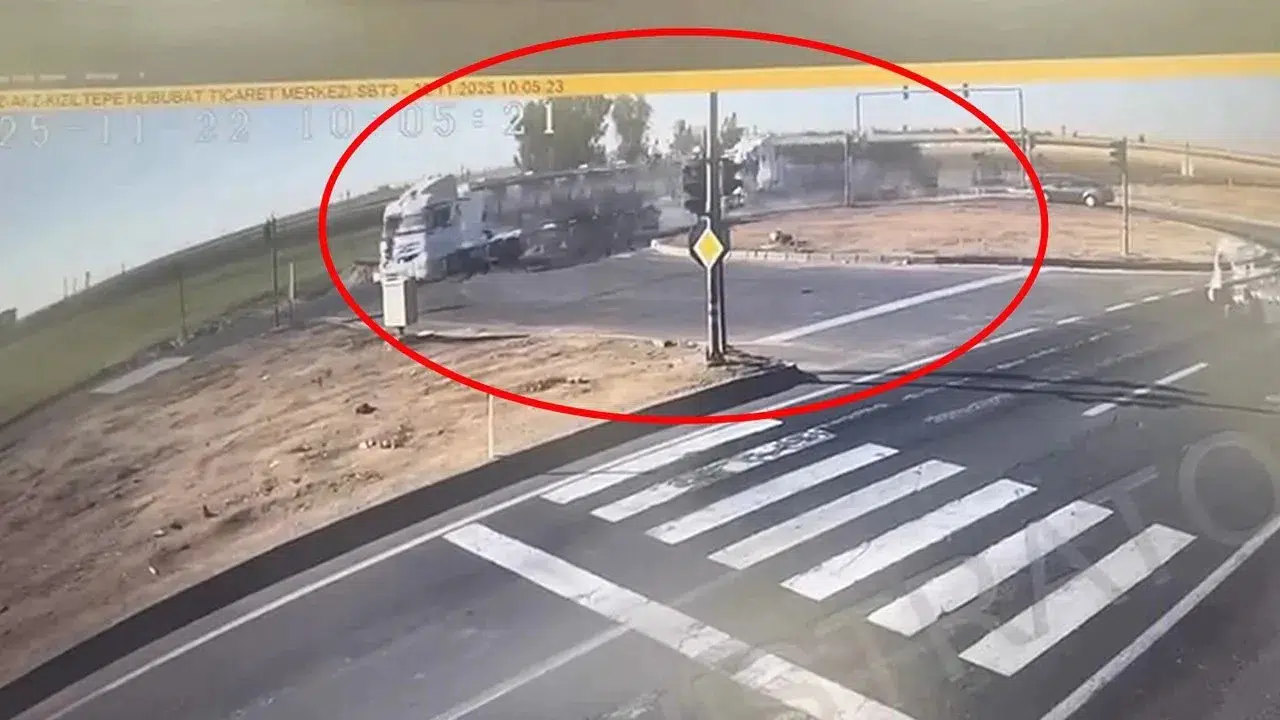 Mardin'de Zincirleme Kaza: TIR Alev Aldı