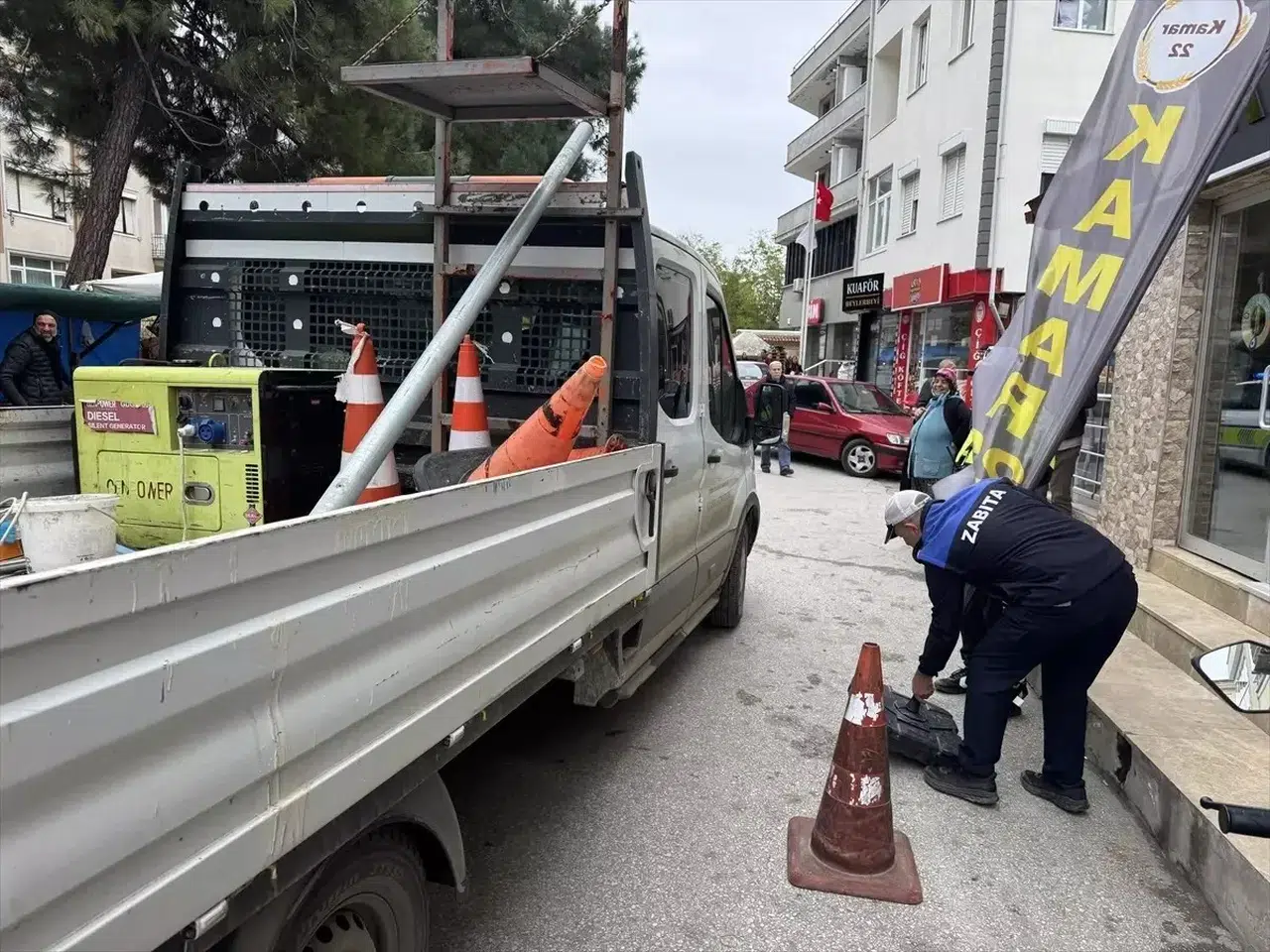 Edirne'de Trafik Denetimi: Engelleyici Malzemeler Toplandı