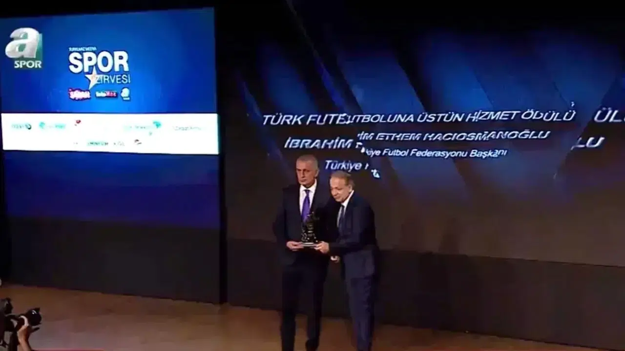TFF Başkanı Hacıosmanoğlu’na Üstün Hizmet Ödülü