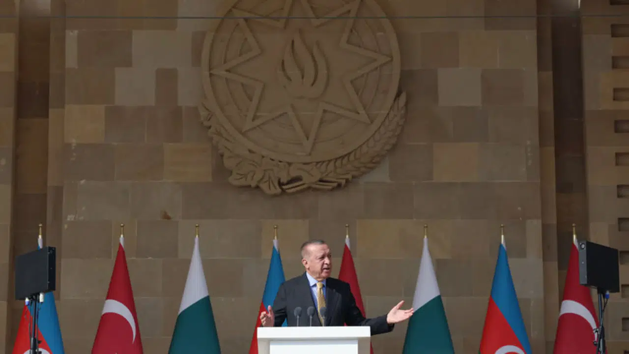 Cumhurbaşkanı Erdoğan, Azerbaycan'da Karabağ Zaferi'ni Kutladı