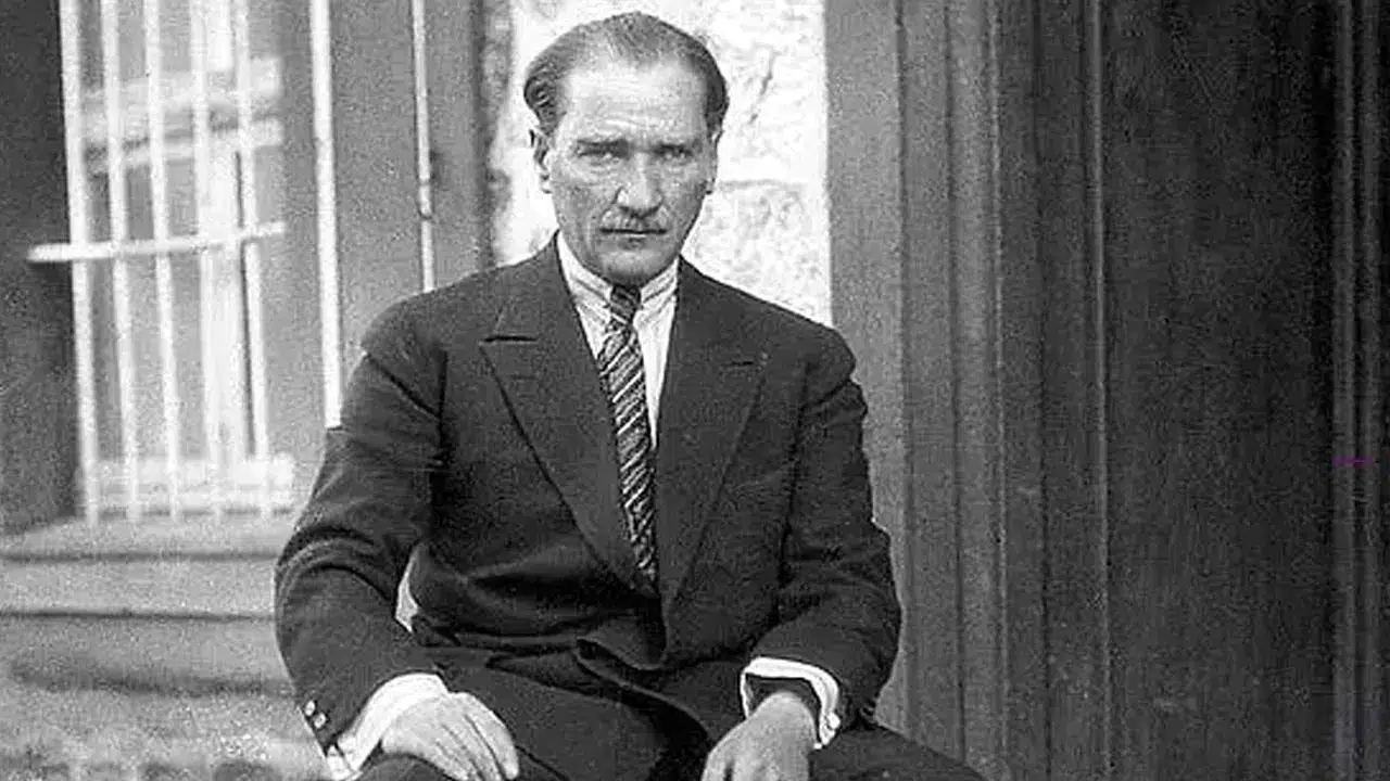 10 Kasım'da Siyasi İsimlerden Atatürk'e Anma Mesajları