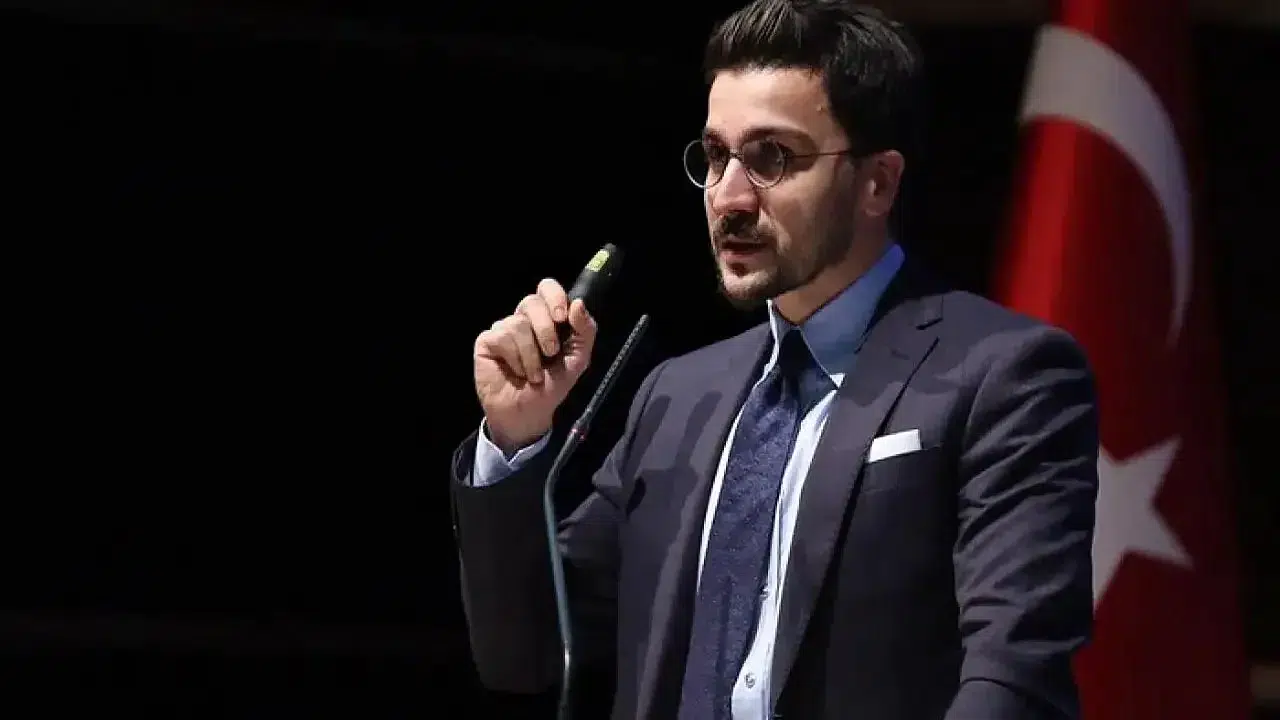 Ömer Arvas'tan Sokak Röportajları Üzerine Uyarı: "Bir An Evvel Sonlandırılmalı"