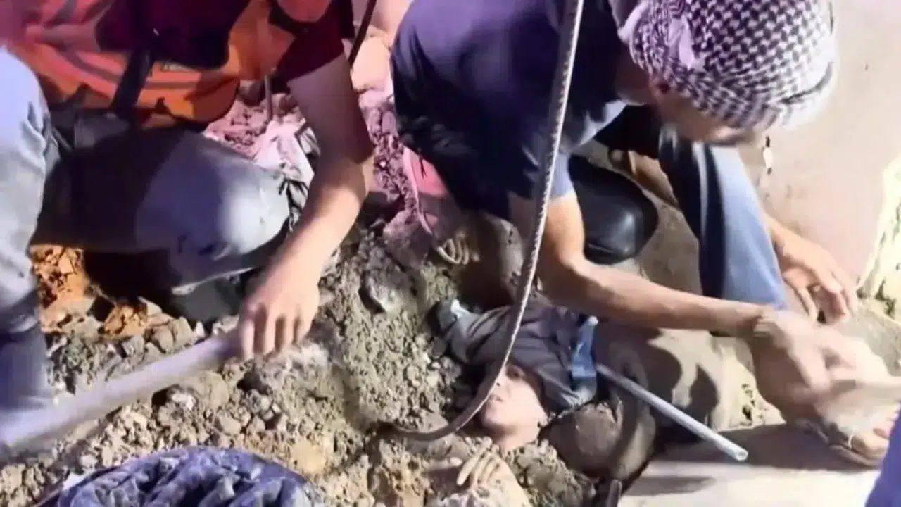 Sivil Hayatlar Tehdit Altında: Gazze'de Bombalar Arasında Hayatta Kalma Mücadelesi