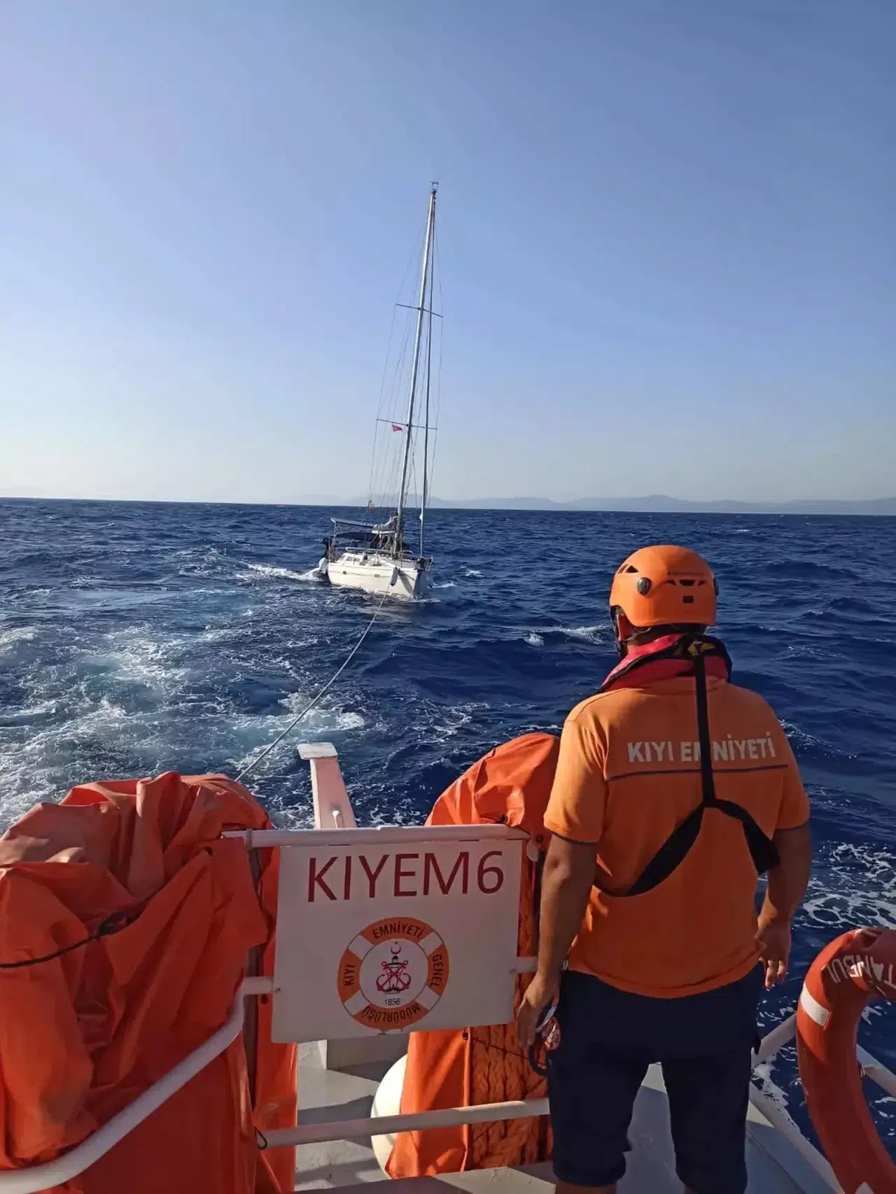 Datça Açıklarında Sürüklenen Tekne Kurtarıldı