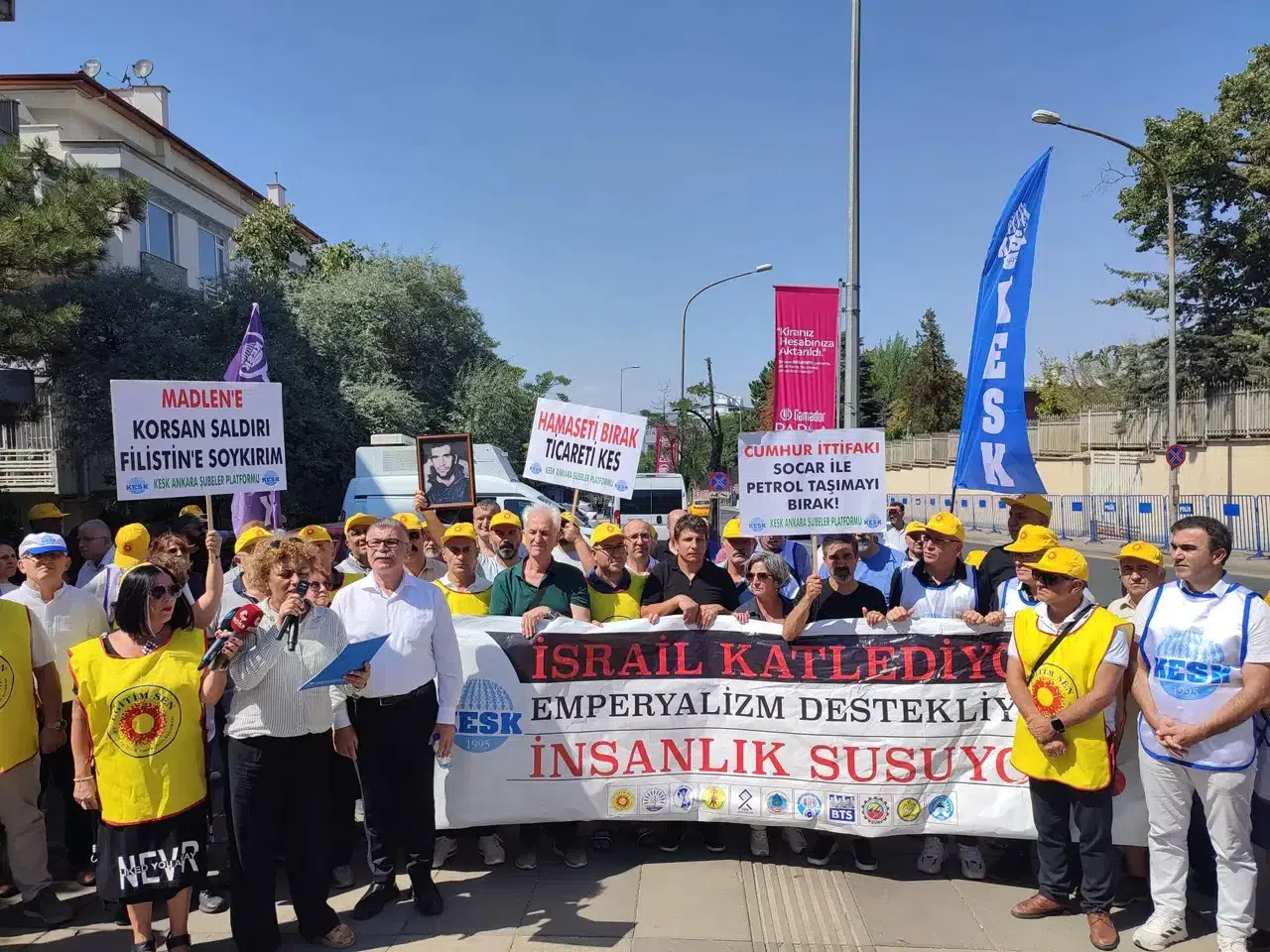 KESK, İsrail Büyükelçiliği Önünde Siyah Çelenkli Protesto Düzenledi