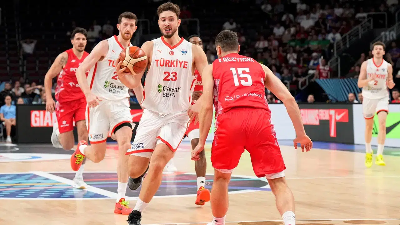 12 Dev Adam, EuroBasket'te Yarı Finale Yükseldi