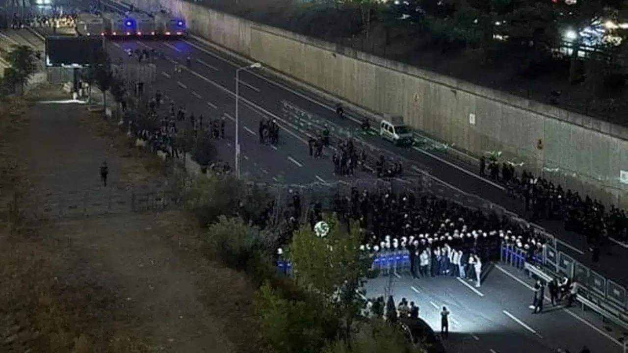 CHP'li Milletvekillerinden Sivil Polis İddiası: "Kalabalığa Karışan Polisleri Tespit Ettiğimiz Gözlemlendi"
