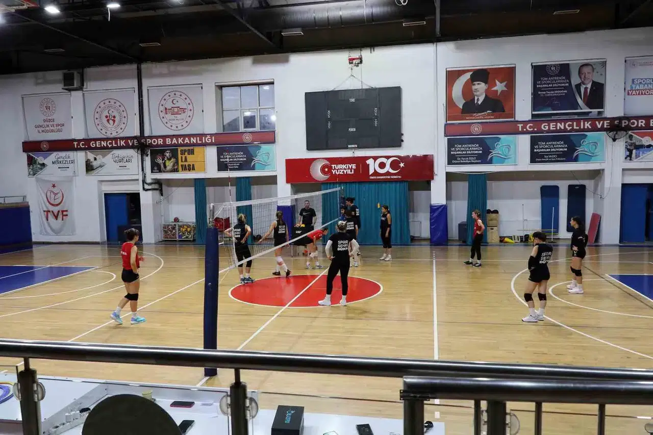 Düzce Kadın Voleybol Takımı, Yeni Sezon Hazırlıklarına Devam Ediyor