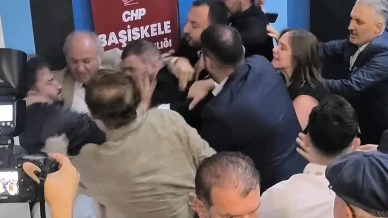 CHP Başiskele İlçe Kongresinde Kavga Çıktı