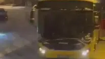 İstanbul'da Kar Yağışı Nedeniyle İETT Otobüsü Yokuştan Kaydı