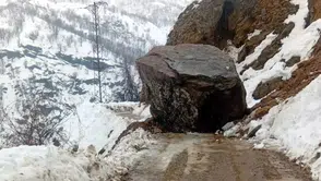 Bitlis'in Hizan ve Mutki İlçelerinde Heyelanlar Ulaşımı Olumsuz Etkiledi