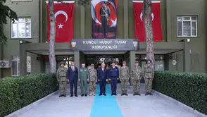 Bayram mesaisini sınırın sıfır noktasında geçirdi: Bakan Güler Mehmetçik ile bir araya geldi