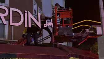 Eskişehir’de 2’nci Kattan Düşen Genç Kafe Tentesinde Mahsur Kaldı