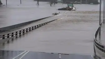 Fina Tropikal Siklonu Avustralya'nın Kuzeyini Vurdu