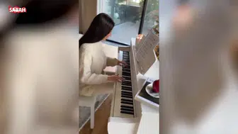 Hatice Şendil Piyanonun Başına Geçti, Sosyal Medyada İlgiyle Karşılandı