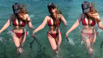 Mine Tugay, Instagram'da Göğüs Dekolteli Pozlarıyla Gündeme Geldi