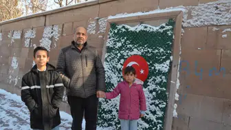 Aksaray'da Türk Bayrağı Motifine Karla Kaplanan Zeynep'in Vatan Sevgisi