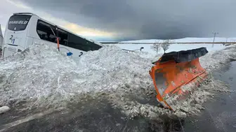 Van'da Feci Kaza: Yolcu Otobüsü Kar Küreme Aracına Çarptı, 11 Yaralı