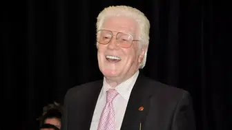 İzzet Günay Kimdir?