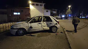 Yalvaç'ta trafik dehşeti: Kavşakta iki araç birbirine girdi