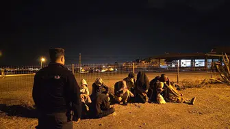 Seferihisar kıyılarında gece operasyonu: 15 kaçak göçmen yakalandı