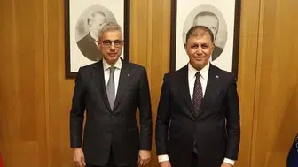 İzmir Büyükşehir Meclisi'nde Erdoğan portresi krizi: Oturum boykotla kapandı