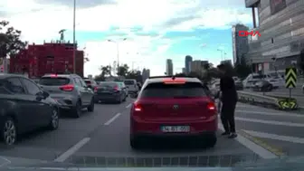 Trafikte pes dedirten görüntü: Ceza yememek için plakayı söküp emniyet şeridine daldı