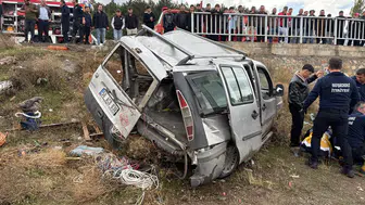 Sivas'ta acı haber: Hafif ticari araç devrildi, 14 yaşındaki çocuk yaşamını yitirdi
