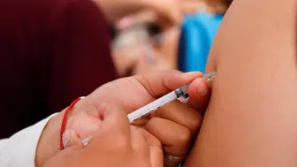 Kanser tedavisinde devrim: Kişiselleştirilmiş mRNA aşısı ölüm riskini yarıya indiriyor