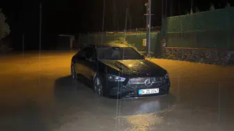 Şile'de sağanak kabusu: Sulara gömülen araçtan son anda kurtarıldılar