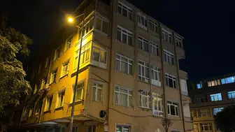 Eyüpsultan'da korkutan anlar: Kolonlardan gelen sesler binayı boşalttırdı