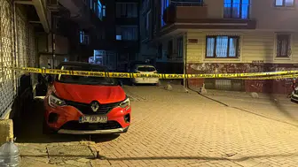 Zeytinburnu'nda gece yarısı dehşeti: Kurşunlar evlere ve iş yerlerine isabet etti
