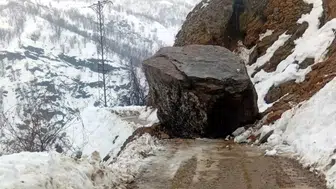 Bitlis'in Hizan ve Mutki İlçelerinde Heyelanlar Ulaşımı Olumsuz Etkiledi