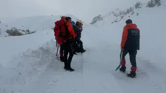 Ağrı'da çığ düşmesi sonucu arıza gidermeye giden ekipler tehlike atlattı