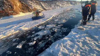 Rusya'da Baykal Gölü Faciası: Buzla Kaplı Yüzeyde Tur Aracı Göle Düştü
