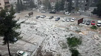 Adana'da hayatı durma noktasına getiren sürpriz yağış: Şehir bir anda beyaza büründü