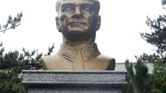 İzmir'de okul koridorunda kriz: Bayrak törenine katılmayan öğrenciye tutanak şoku