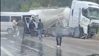 Antalya-Isparta yolunda feci kaza: 7 can kaybı, çok sayıda yaralı var