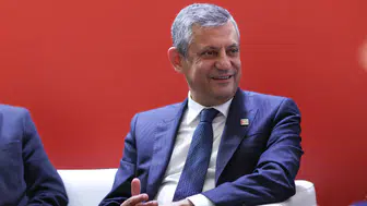 Özgür Özel'in Avrupa mesaisi: Barselona'da kritik diplomasi trafiği