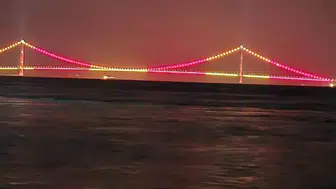 Boğaz’da şampiyonluk coşkusu: Dev köprü sarı-kırmızıya boyandı