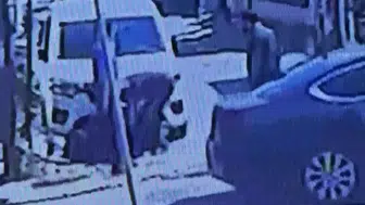 Silahlı saldırı sonrası şaşırtan görüntü: Önce vurdu sonra hayatını kurtarmak için hamle yaptı