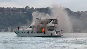 İstanbul Boğazı’nda korku dolu anlar: Tur teknesi alevlere teslim oldu