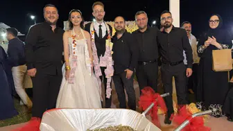 Düğün salonuna el arabasıyla girdiler: 10 bin liralık madeni para sürprizi