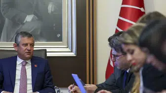 Kulislerde Özgür Özel depremi: Mahkeme kararının hemen ardından alınan alan adı kafaları karıştırdı
