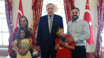 Nefretin panzehiri kek oldu: Cumhurbaşkanı Erdoğan İngiltere’den gelen özel misafirini ağırladı