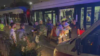 Zeytinburnu'nda tramvaylar kafa kafaya çarpıştı: Seferler durdu, yaralılar hastaneye kaldırıldı