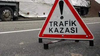 Tankerin önünde metrelerce sürüklendi: Fransa plakalı otomobildeki çift can verdi