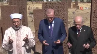 Erdoğan ve Bahçeli, Malazgirt'in 955. yılında Ahlat'ta tarihi kabristanda buluştu